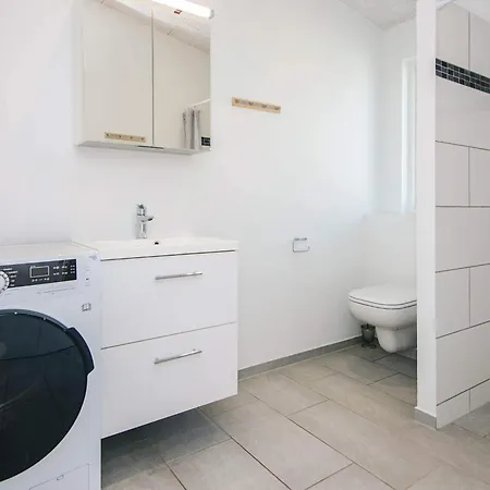 10 Person In Sjolund-by Traum *