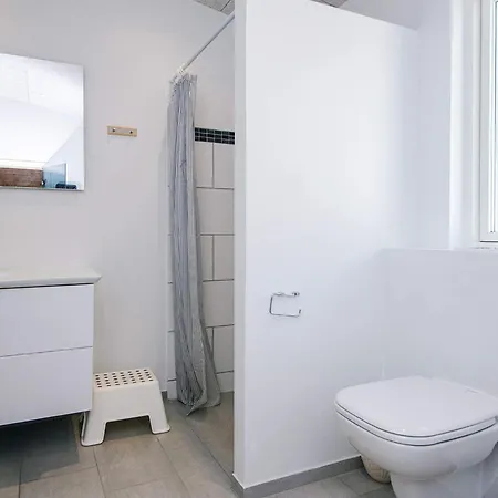 10 Person In Sjolund-by Traum Sjolund