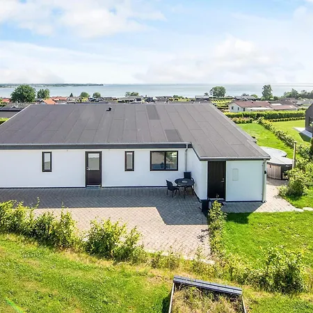 10 Person In Sjolund-by Traum Sjolund